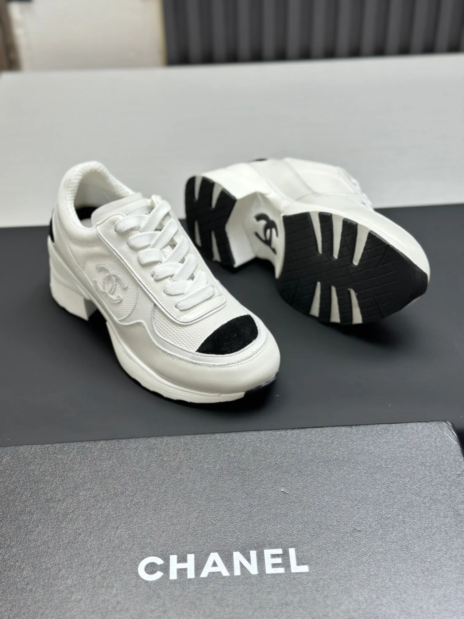 Men's shoes 💰620💰Women's 🚺 Chanel Panda shoes! 2025 counter top casual sports shoes This classic design; the upper is in the style of electric embroidery with various techniques; the outsole is fashionable and sporty; the unusual inclusion of a variety of color matching elements... The diversified mix and match is very good-looking and versatile, and can be used for leisure, fashion, sports, and outdoor... ꫛꫀꪝ Go➫ Materials: ❶Upper made of: original imported first-layer silk cowhide + original waterproof cloth + original first-layer cowhide ❷Inner use: Original Yangli+wang ❸ Outsole based on: Original TPU combination outsole Special counter boutique packaging complete set for women 35–41